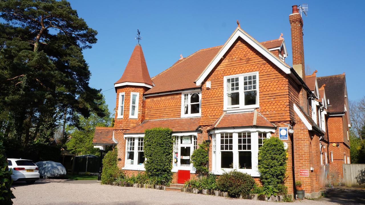The Lawn pensión Horley Exterior foto