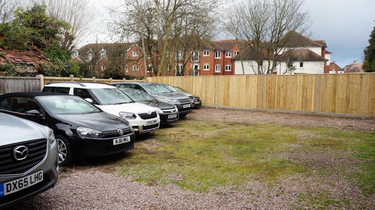 The Lawn pensión Horley Exterior foto